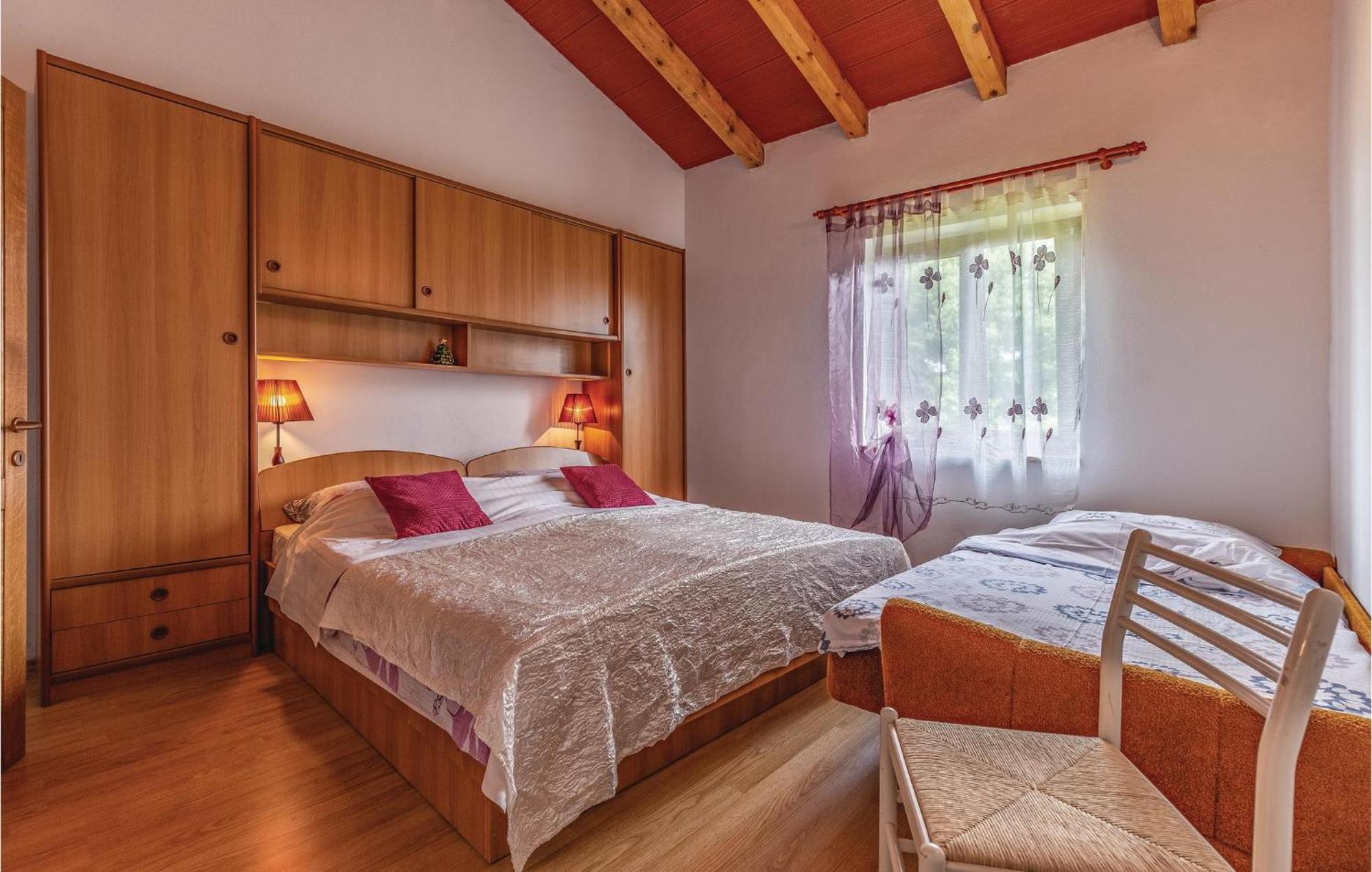 2 Bedroom Amazing Home In Rakotule Exteriér fotografie